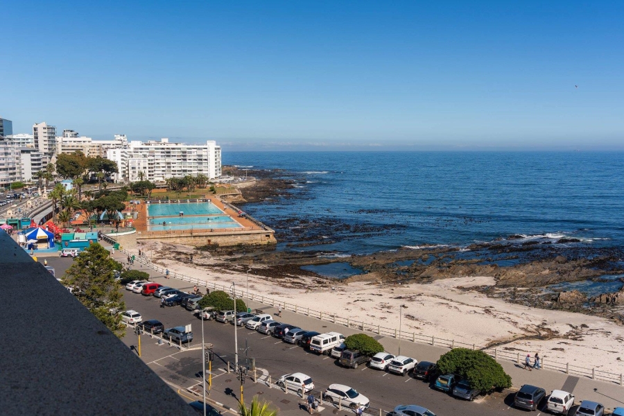 3 Bedroom Property for Sale in Sea Point Western Cape